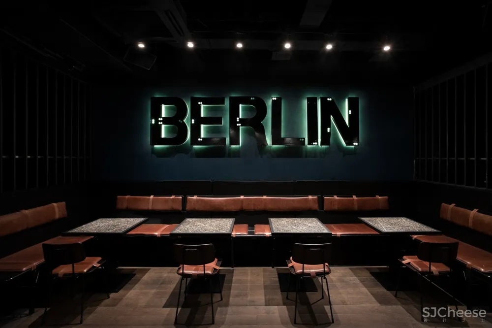 柏林酒吧，莫斯科 / Thilo Reich