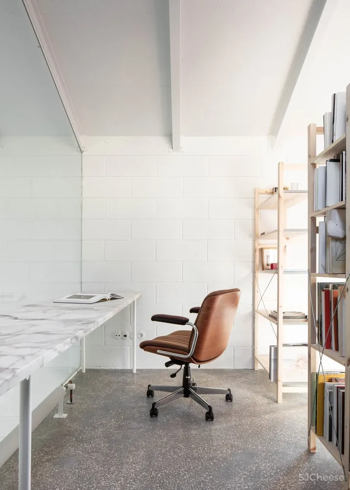 首发 | Leopold Banchini + Daniel Zamarbide：拥有强大内部和沉思空间的封闭式住宅 Dodged House 首