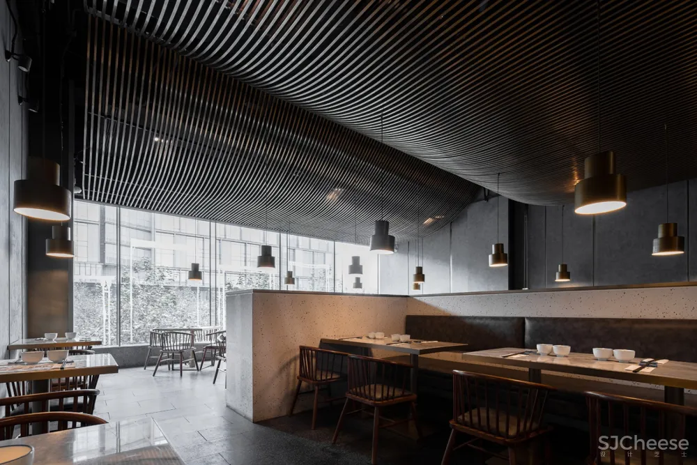 高桌子低板凳面馆,成都 / 大麦设计