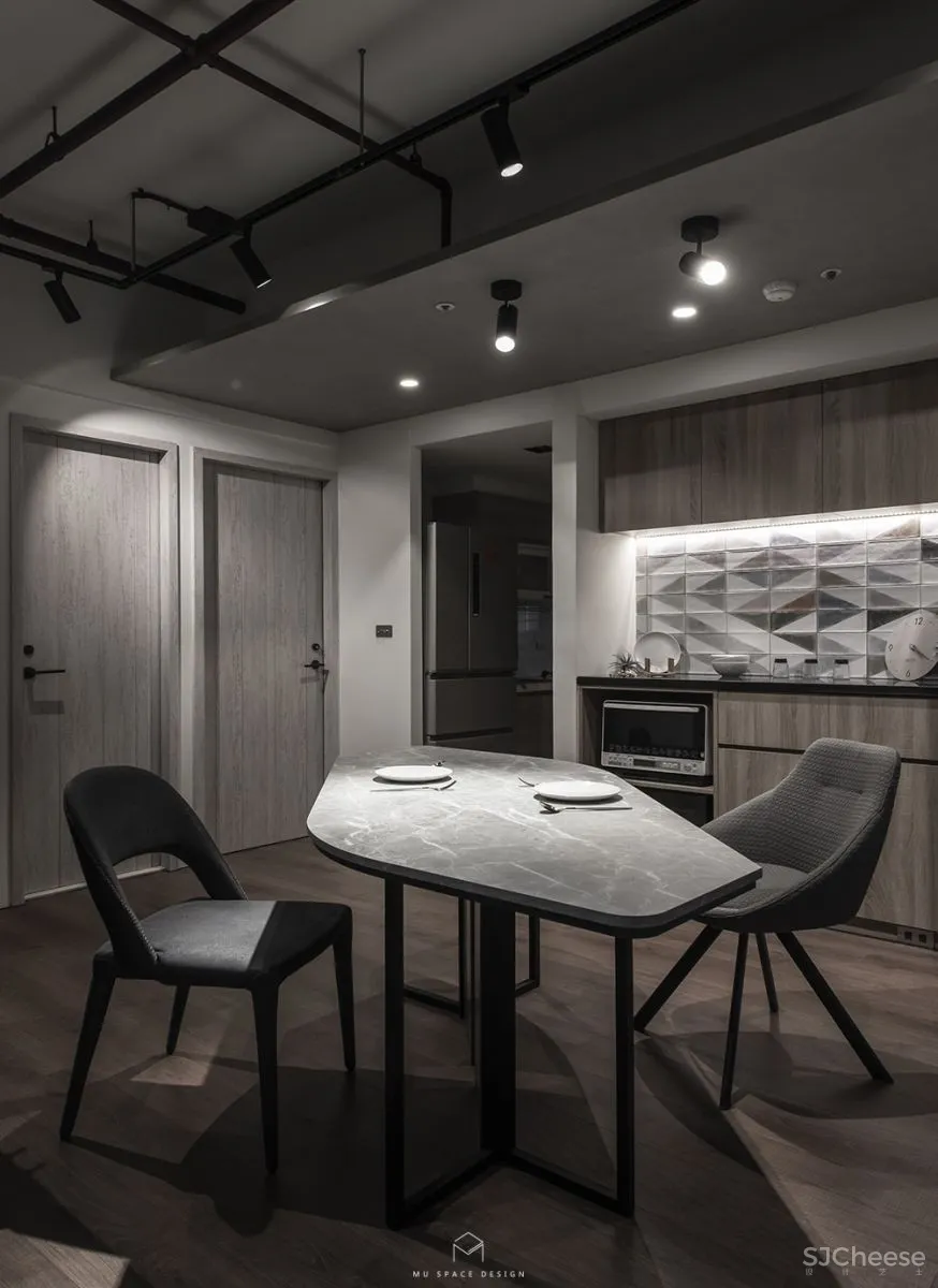 台中慕森设计 | 一半LOFT轻工业风，一半极简侘寂美学