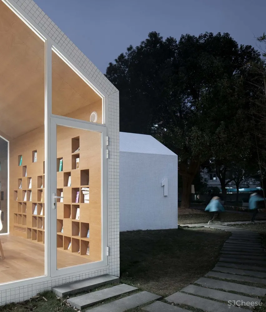 80㎡ 校园草地图书馆 / 原建筑设计工作室