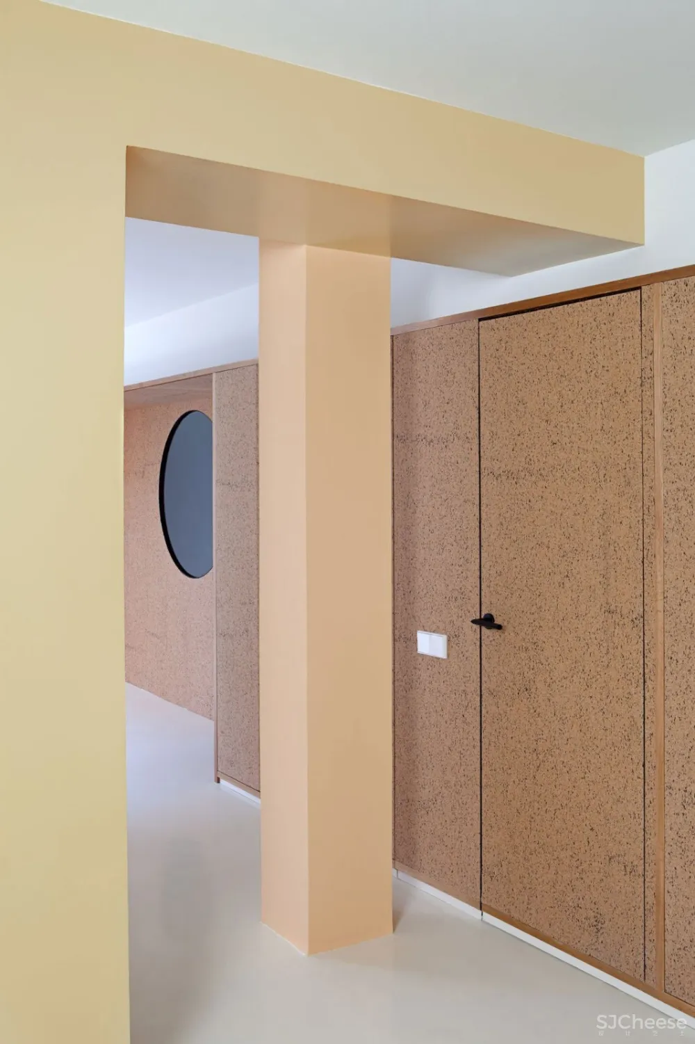 首发 | 三位建筑师共同设计 西班牙撞色几何形状架构的可持续阁楼公寓