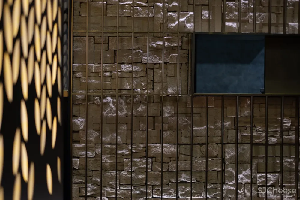 高桌子低板凳面馆·成都 / 大麦设计