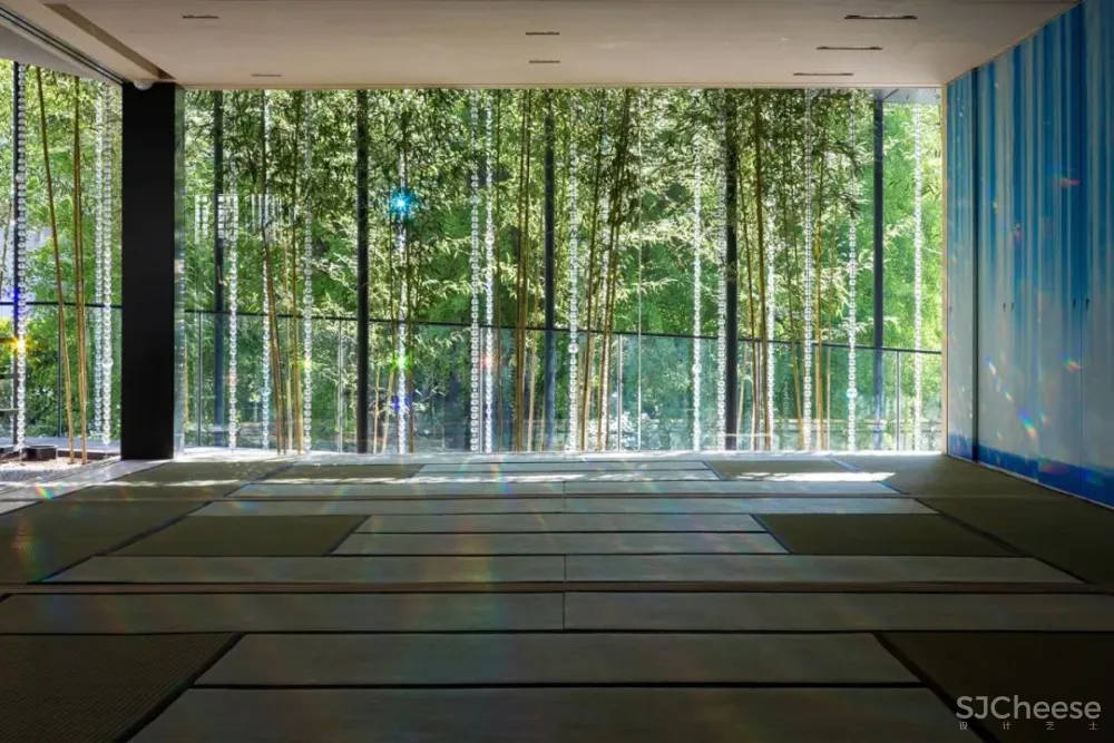 他在闹市中建了一个寺庙,用水晶做围墙,斩获设计大奖