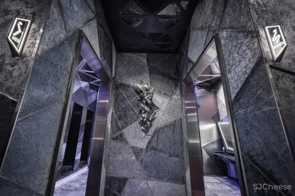 最新 | 新冶组：无锡M-KING KTV概念店 全景式巨幕KTV体验打造“M”娱乐主义新体验