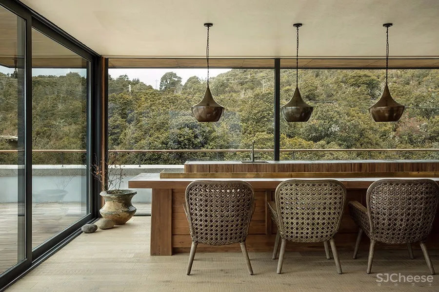 在世界尽头,为凝望辟一扇理想的“窗”| 既下山·梅里酒店