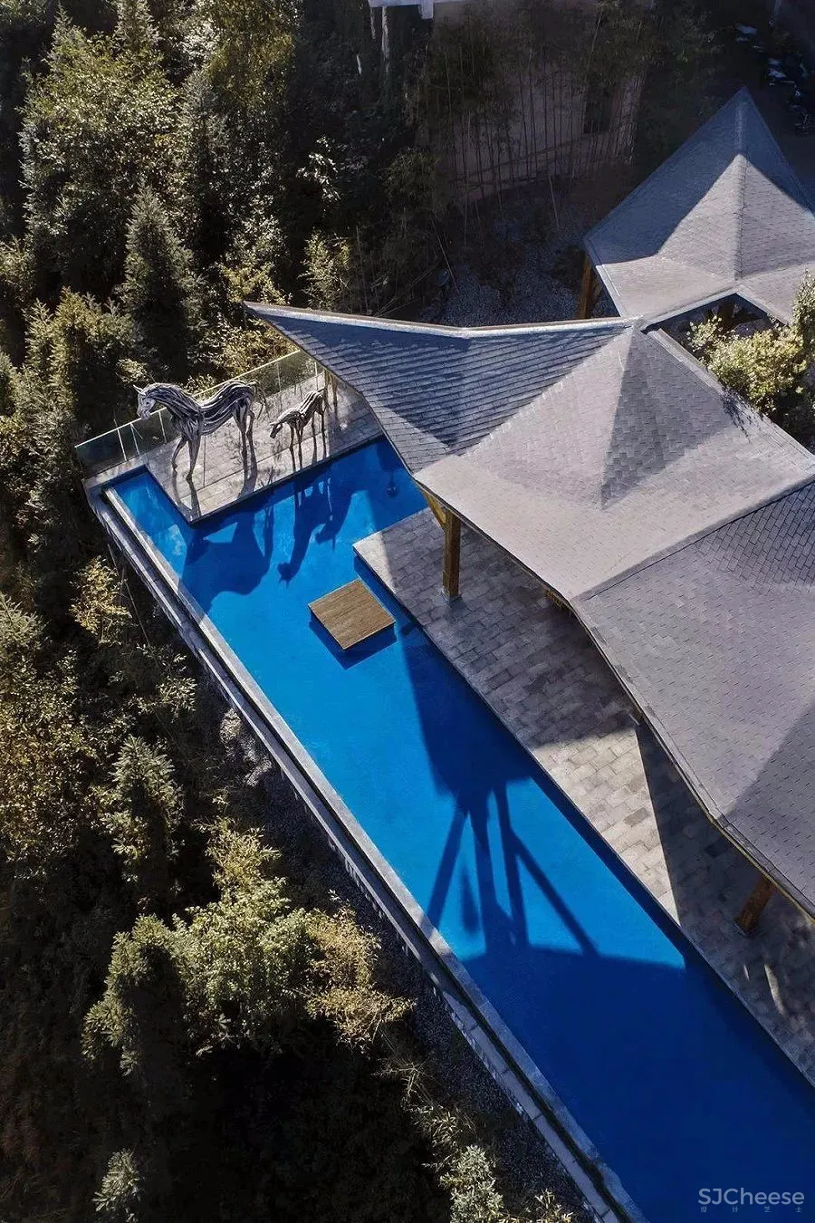 设计一座建在悬崖边上的温泉酒店丨惊艳了世界