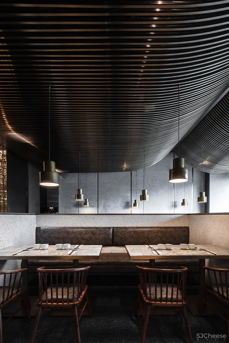 高桌子低板凳面馆·成都 / 大麦设计