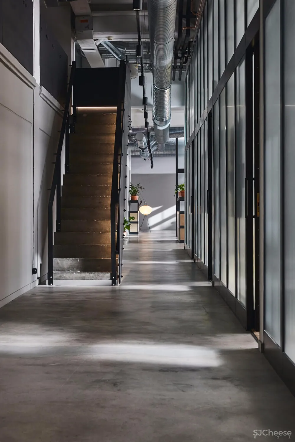 bob the robot | 厂房改造之芬兰广告公司