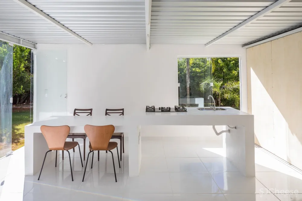 首发 | Daher jardim arquitetura:巴西利亚明亮白色隐居之所