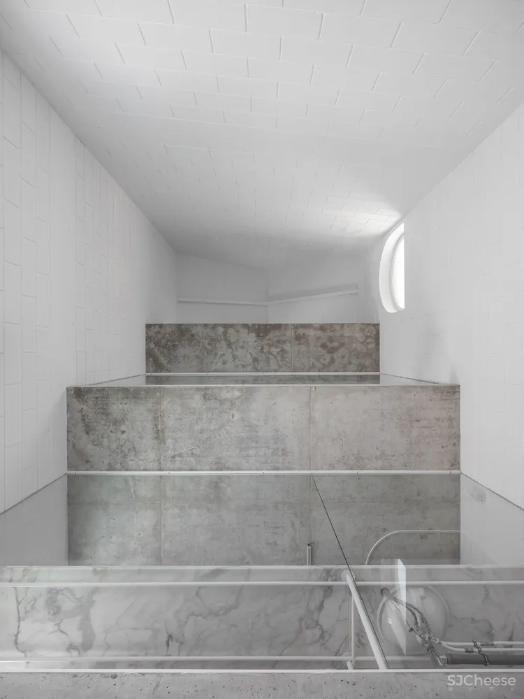 首发 | Leopold Banchini + Daniel Zamarbide：拥有强大内部和沉思空间的封闭式住宅 Dodged House 首