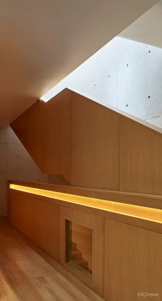 新加坡楔形屋顶混凝土住宅/AKDA Architects