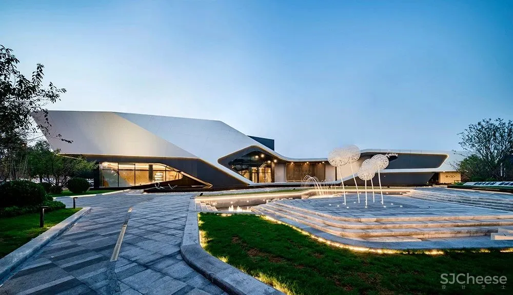 像一艘"未来飞船"的设计作品，太炫了！