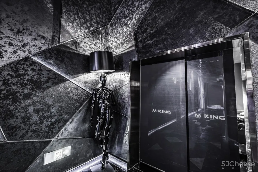 最新 | 新冶组：无锡M-KING KTV概念店 全景式巨幕KTV体验打造“M”娱乐主义新体验