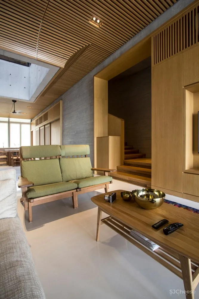新加坡楔形屋顶混凝土住宅/AKDA Architects