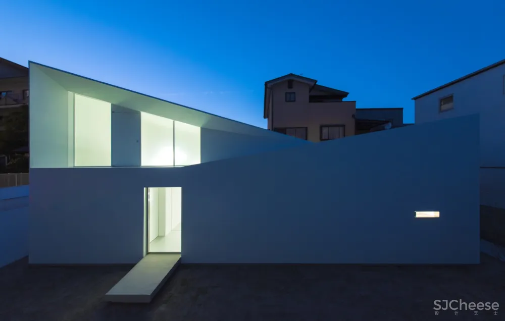 首发 | Takashi Yamaguchi & Associates:Topological 极简折叠住宅