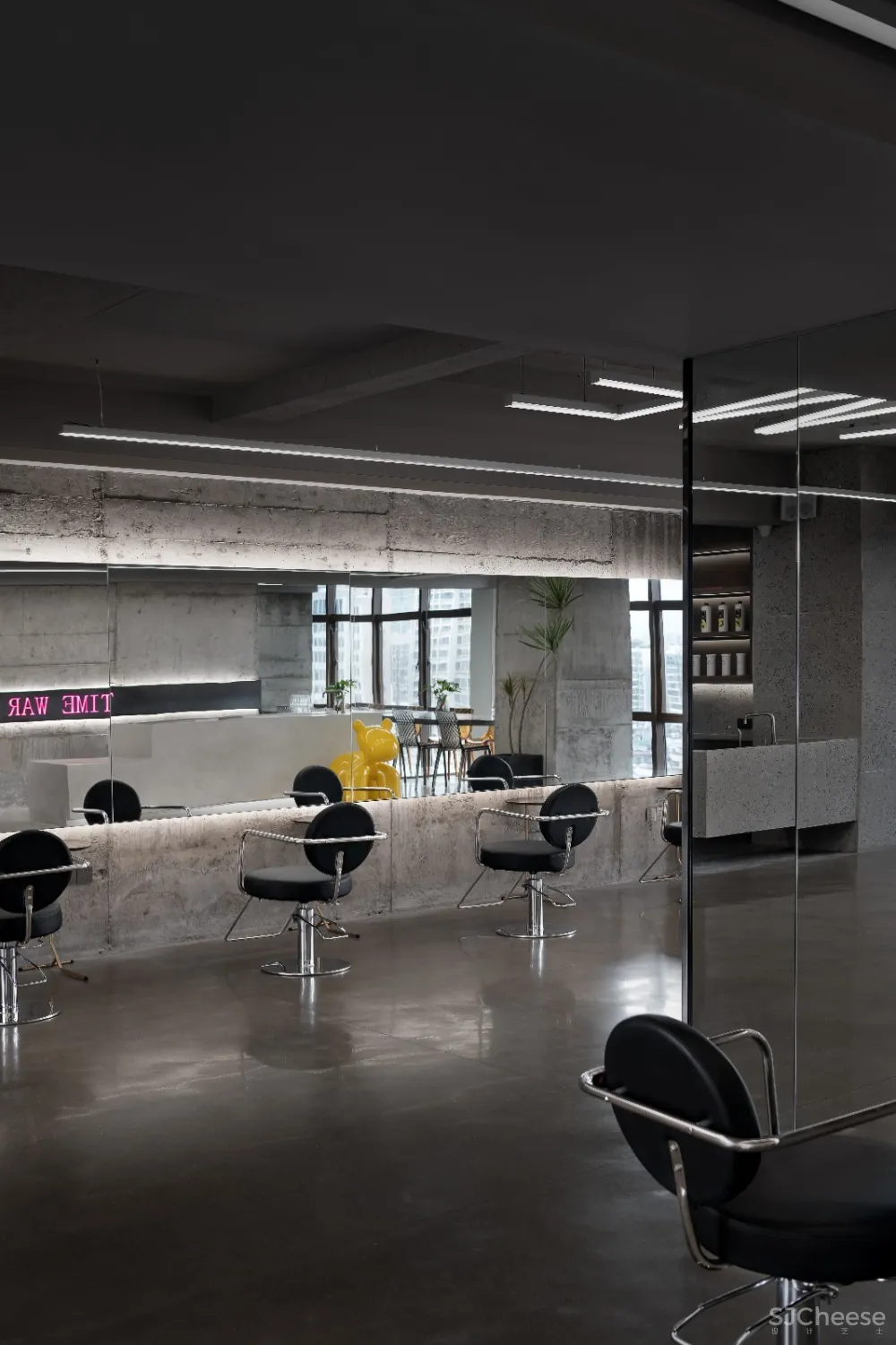 域见设计 YuDesign:TIME WAR糖果·现代工业风理发店设计