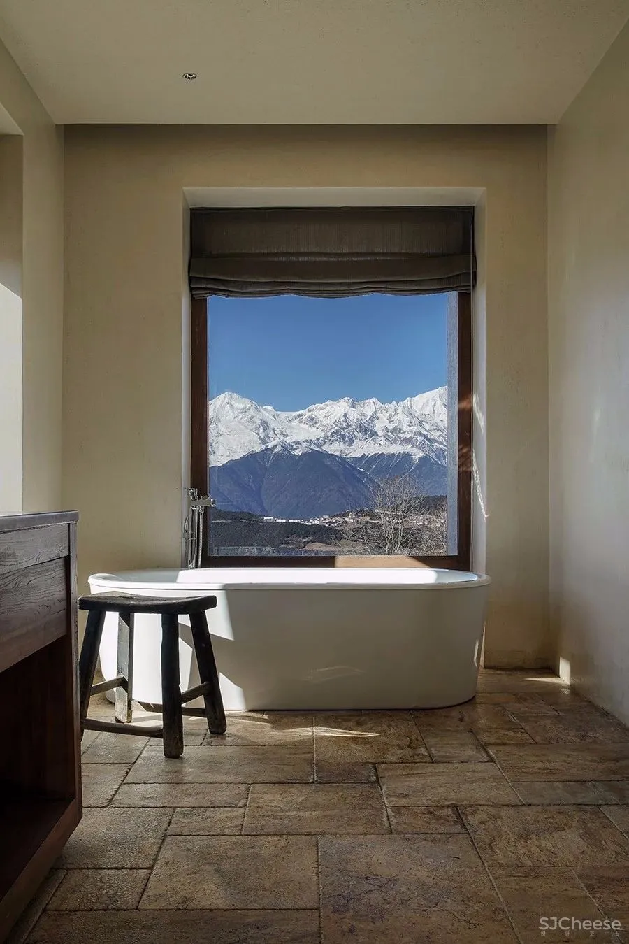 在世界尽头,为凝望辟一扇理想的“窗”| 既下山·梅里酒店