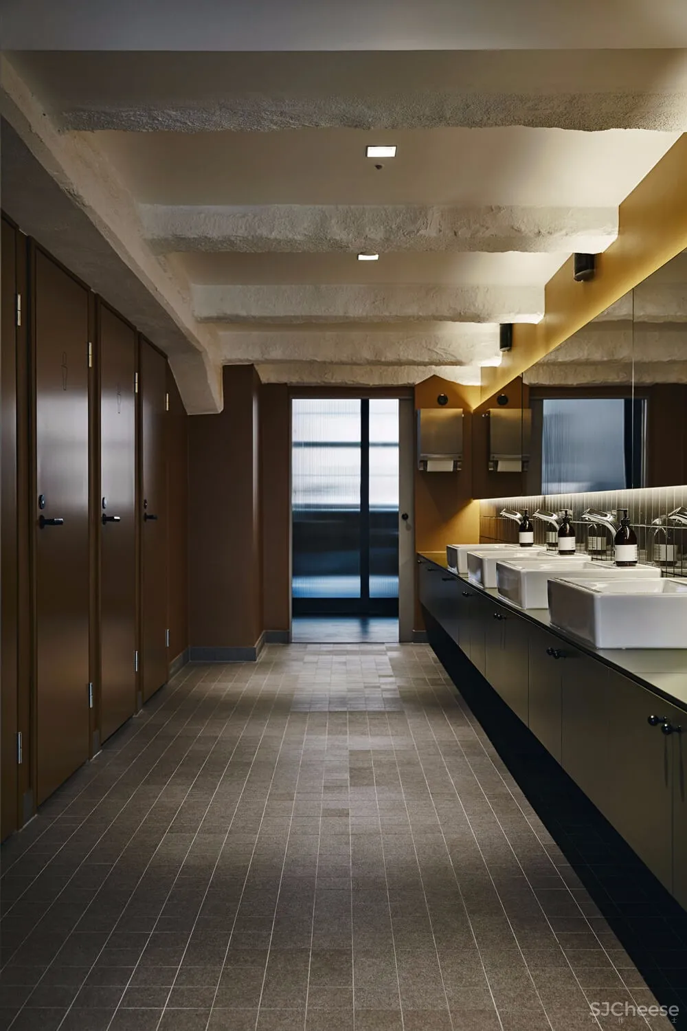 bob the robot | 厂房改造之芬兰广告公司