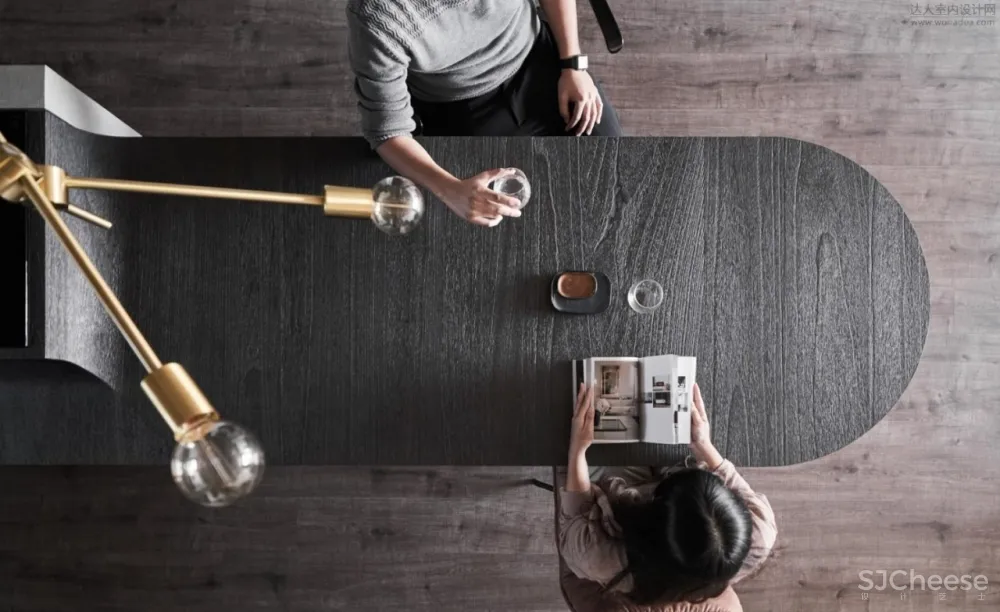 台中慕森设计 | 一半LOFT轻工业风，一半极简侘寂美学