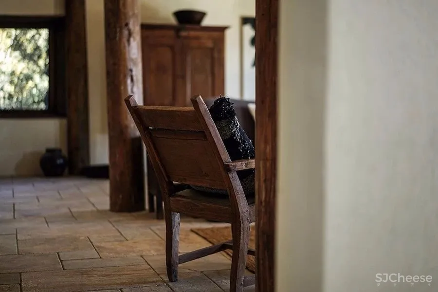 在世界尽头,为凝望辟一扇理想的“窗”| 既下山·梅里酒店