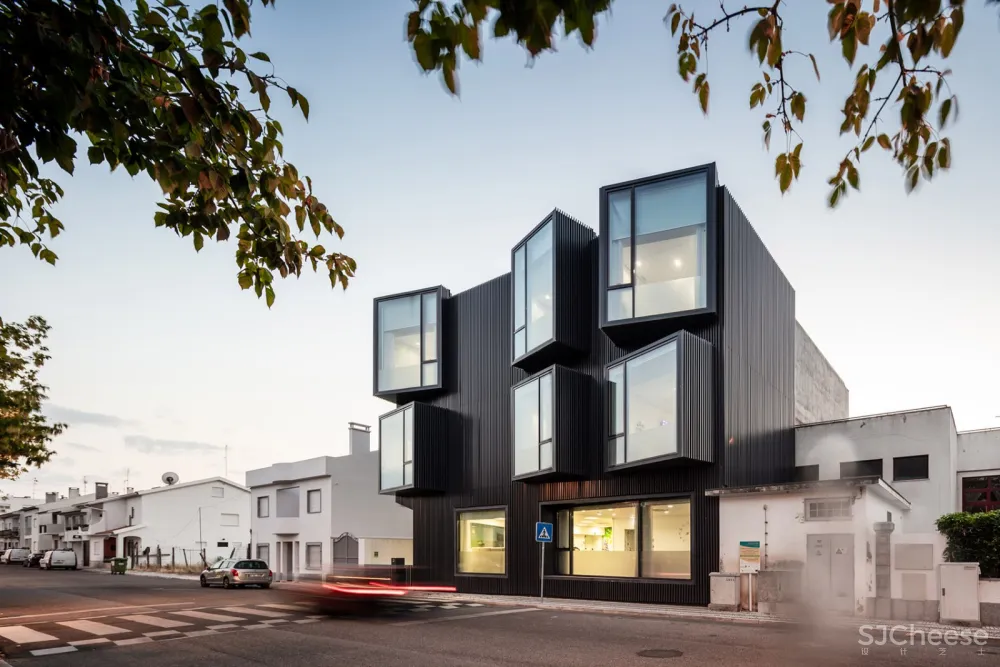 Santa Casa da Misericórdia老年人护理中心，葡萄牙 / Nuno Piedade Alexandre