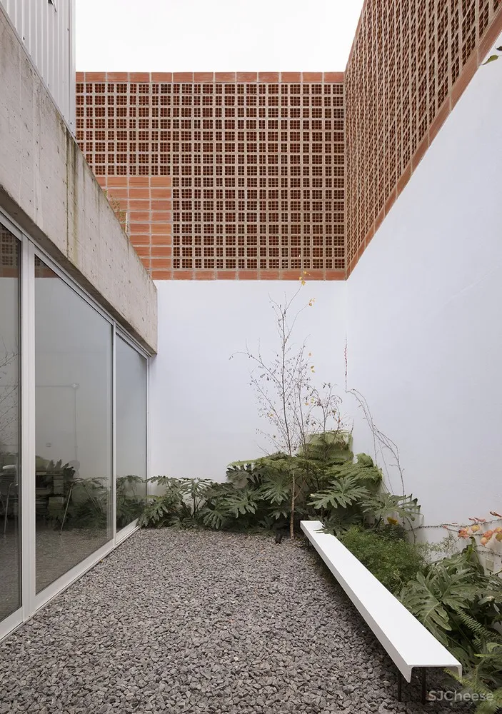 Estudio Berzero Jaros：阿根廷陶瓷砖建筑