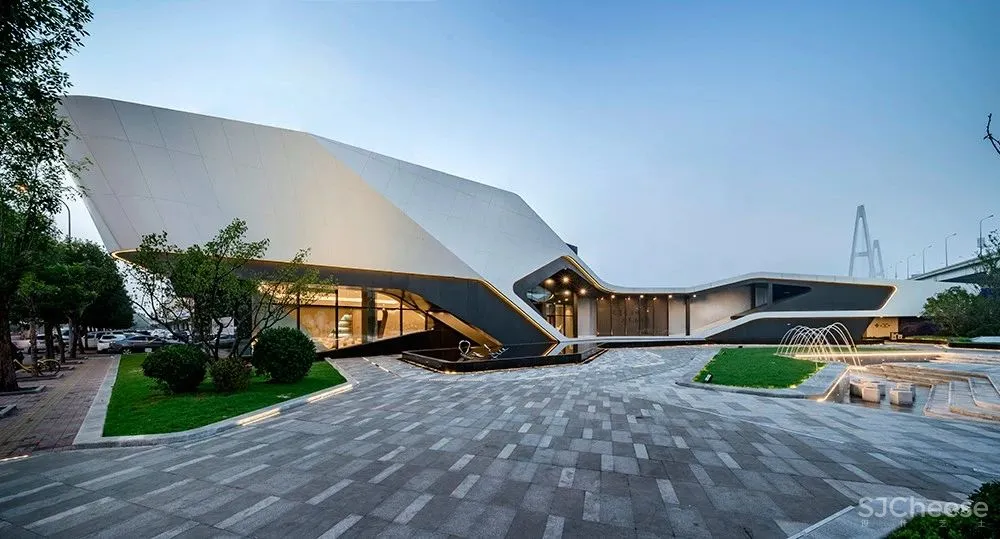 像一艘"未来飞船"的设计作品，太炫了！