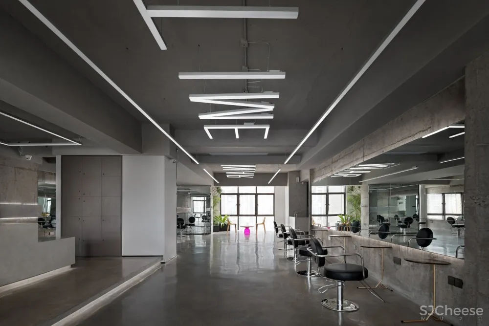 域见设计 YuDesign:TIME WAR糖果·现代工业风理发店设计