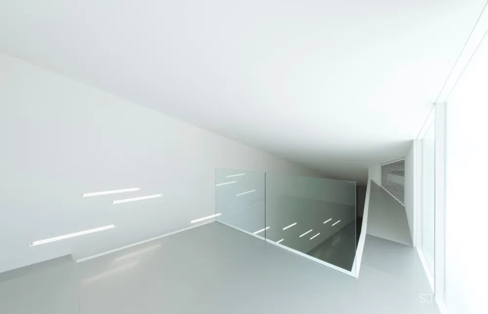 首发 | Takashi Yamaguchi & Associates:Topological 极简折叠住宅