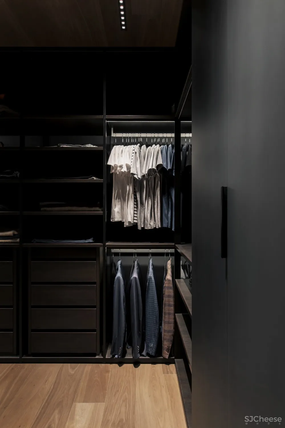 高级黑公寓设计，极简至奢的浪漫 首