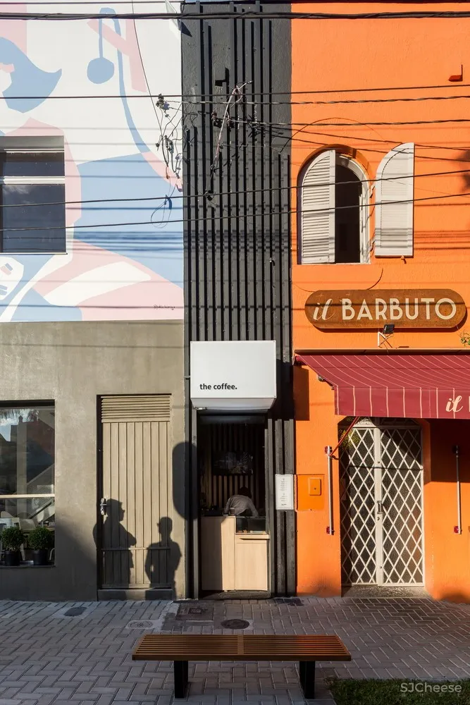 给我一扇门宽的空间，The Coffee咖啡店 / Studio Boscardin.Corsi Arquitetura