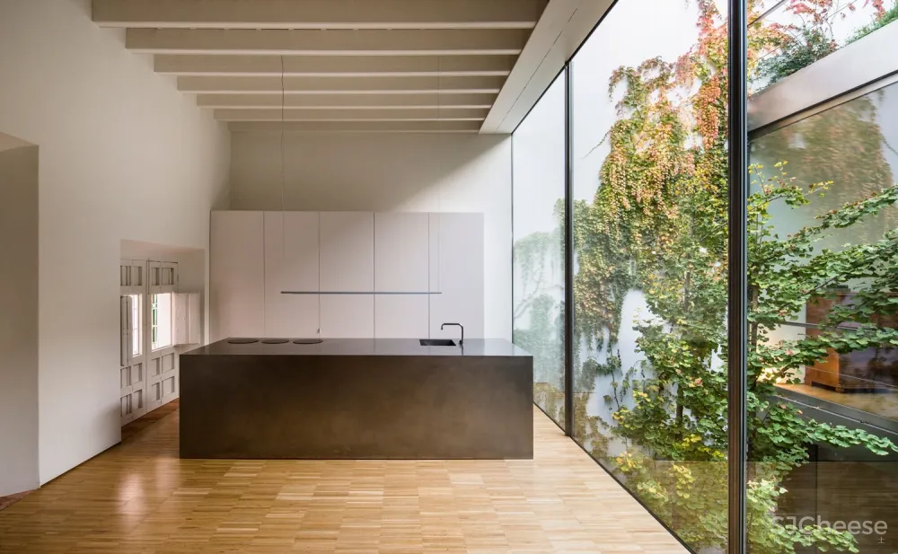 最新 | Harald schonegger & Inmaculada González:塞维利亚阳光庭院住宅 首