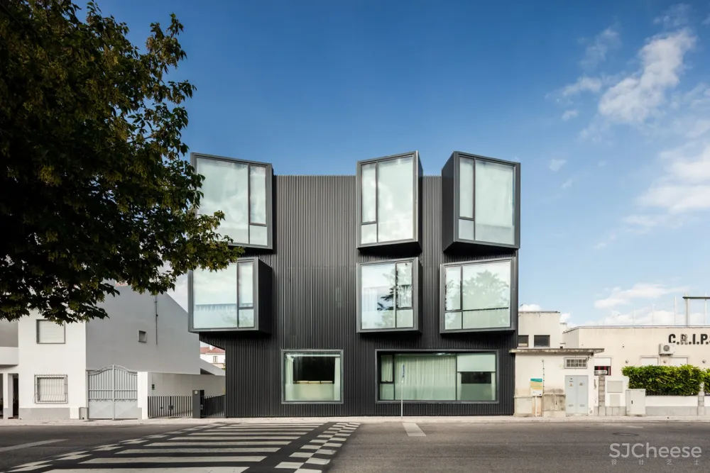 Santa Casa da Misericórdia老年人护理中心，葡萄牙 / Nuno Piedade Alexandre