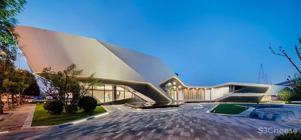 像一艘"未来飞船"的设计作品，太炫了！