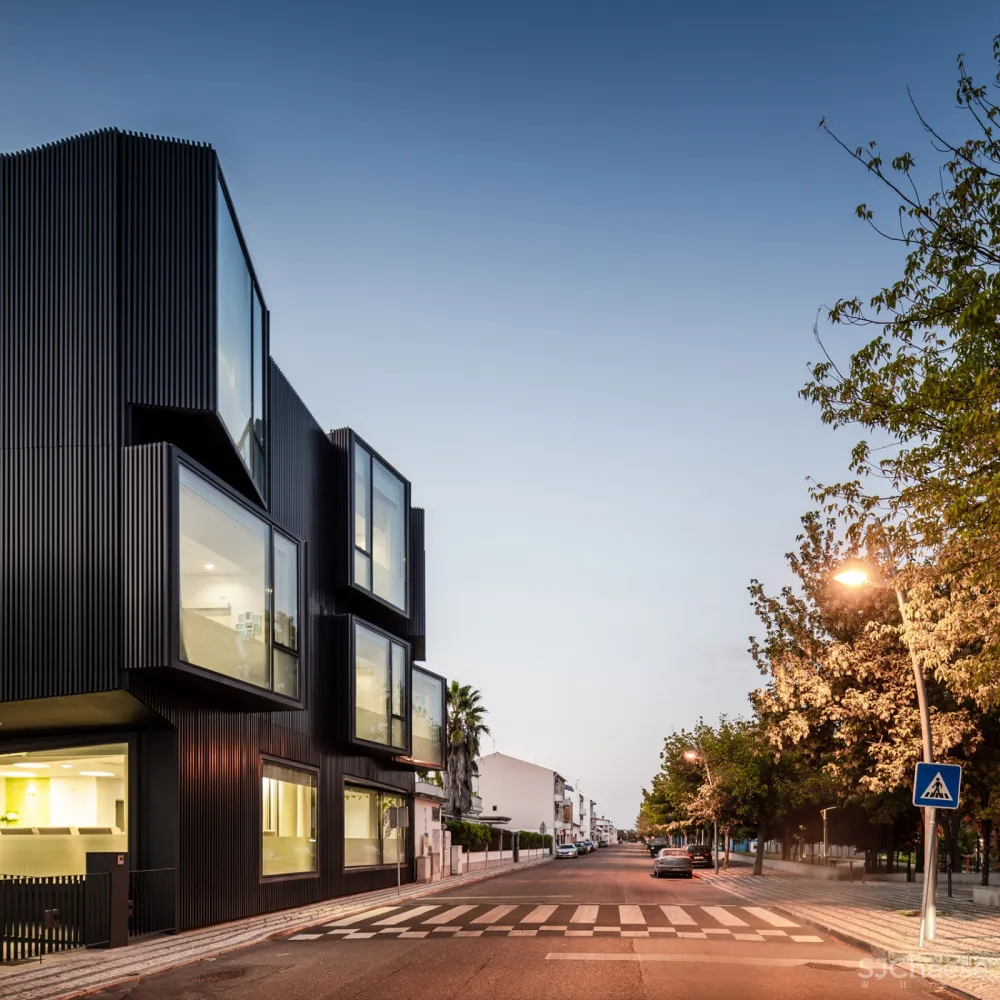 Santa Casa da Misericórdia老年人护理中心，葡萄牙 / Nuno Piedade Alexandre