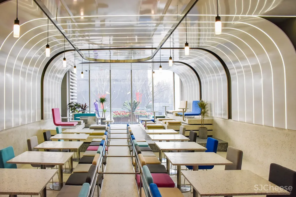 弧形光带围合而成的美食空间 头条计画