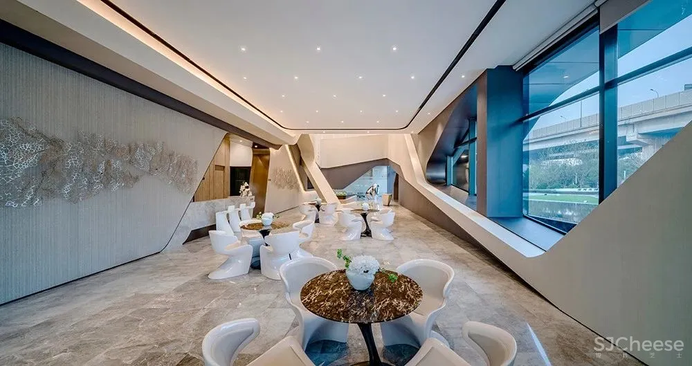 像一艘"未来飞船"的设计作品，太炫了！