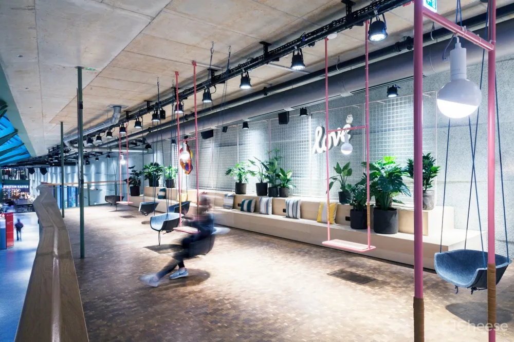 Kantini in Bikini Berlin / Studio Aisslinger