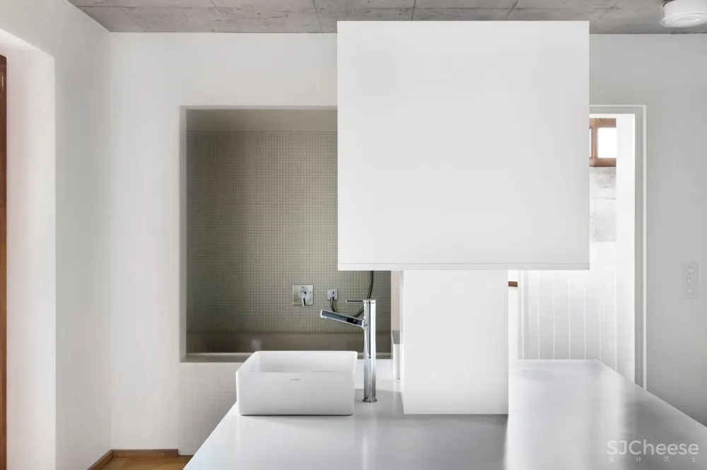 Schaerermattle Architects：瑞士方形平台极简住宅 首