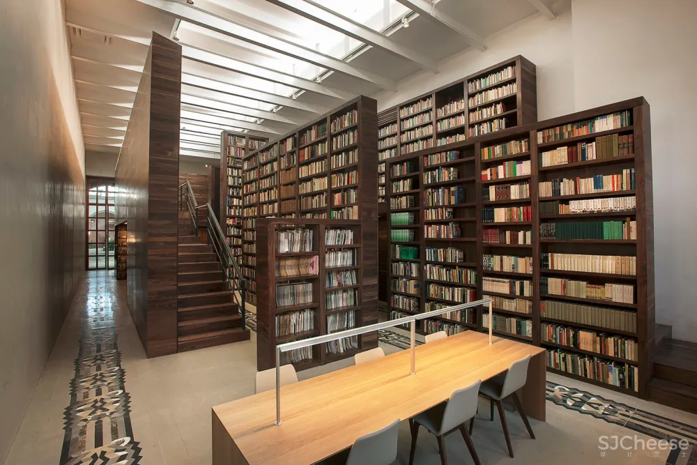 Carlos Monsiváis 个人图书馆 / JSª Arquitectura