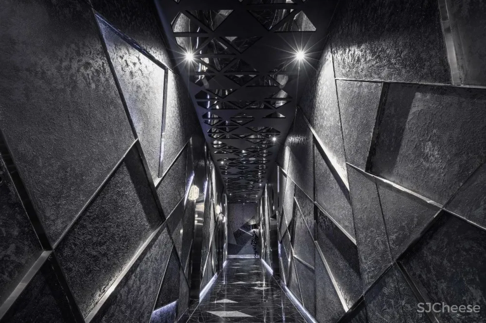 最新 | 新冶组：无锡M-KING KTV概念店 全景式巨幕KTV体验打造“M”娱乐主义新体验