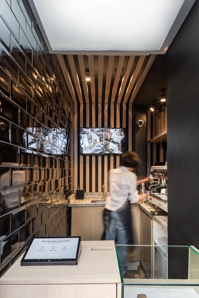 给我一扇门宽的空间，The Coffee咖啡店 / Studio Boscardin.Corsi Arquitetura