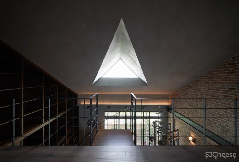 暗黑工业风，阁楼还能这样装？