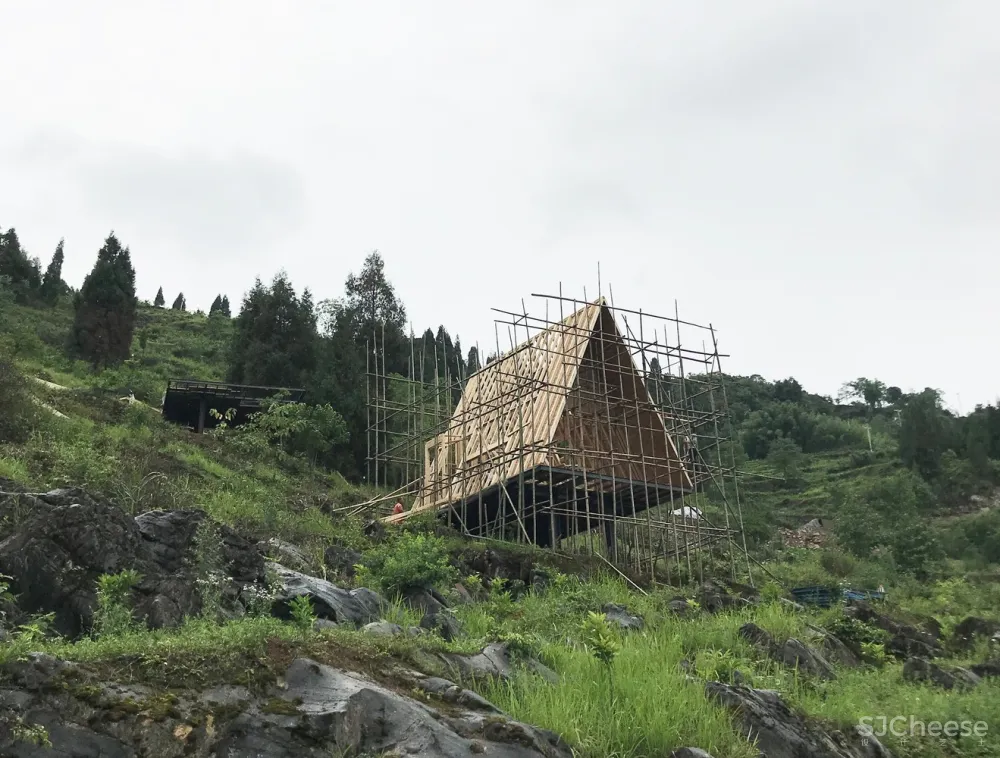 木屋酒店 / 休耕建筑