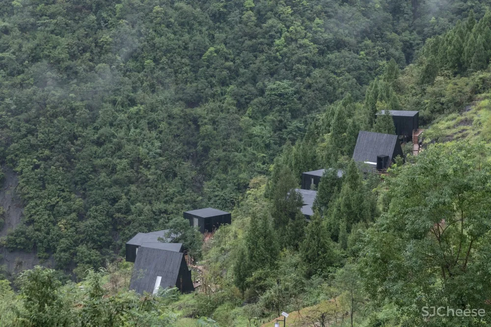 木屋酒店 / 休耕建筑