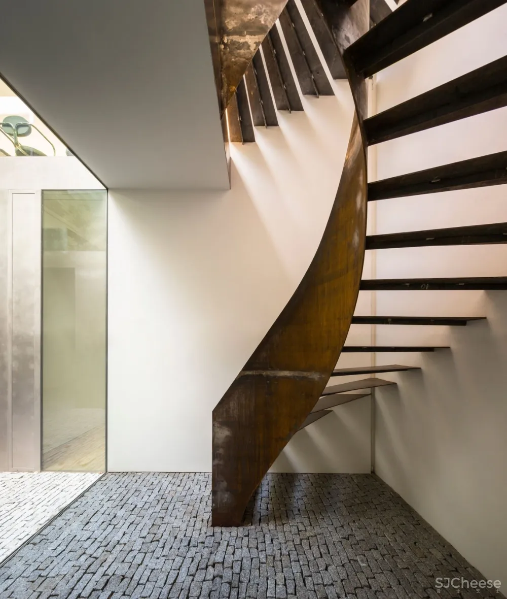 最新 | Harald schonegger & Inmaculada González:塞维利亚阳光庭院住宅 首