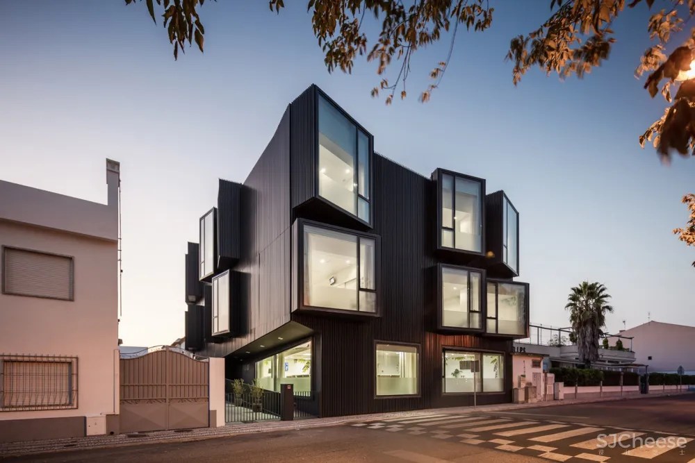 Santa Casa da Misericórdia老年人护理中心，葡萄牙 / Nuno Piedade Alexandre