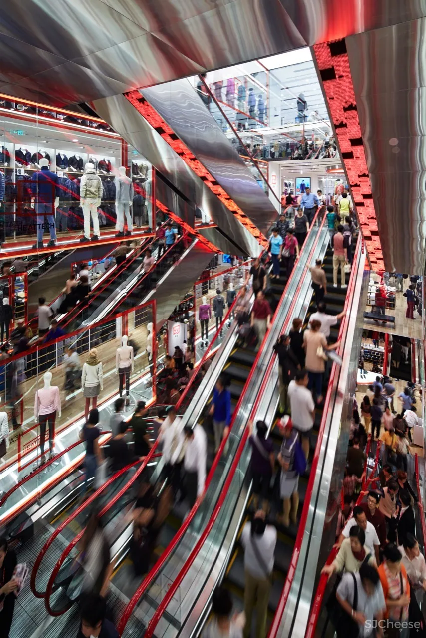 专为优衣库、Nike、LEXUS设计旗舰店,他的创意让人折服!