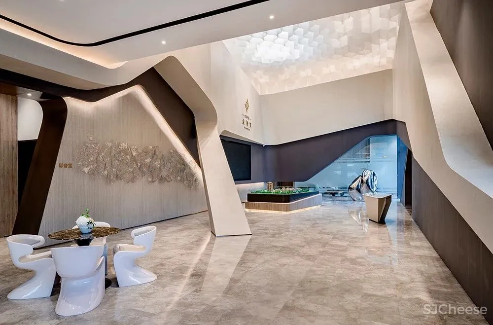 像一艘"未来飞船"的设计作品，太炫了！